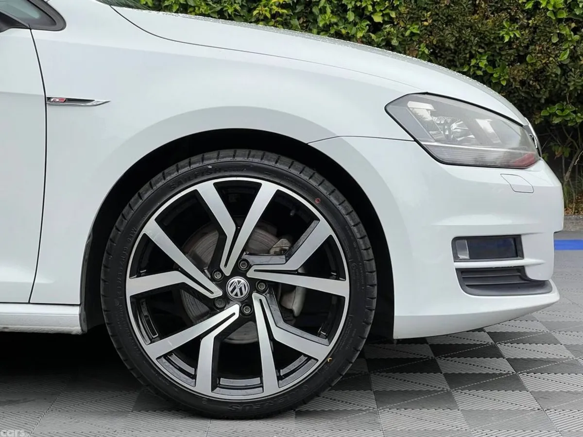 Volkswagen Golf Hatchback, Petrol, 2015, White