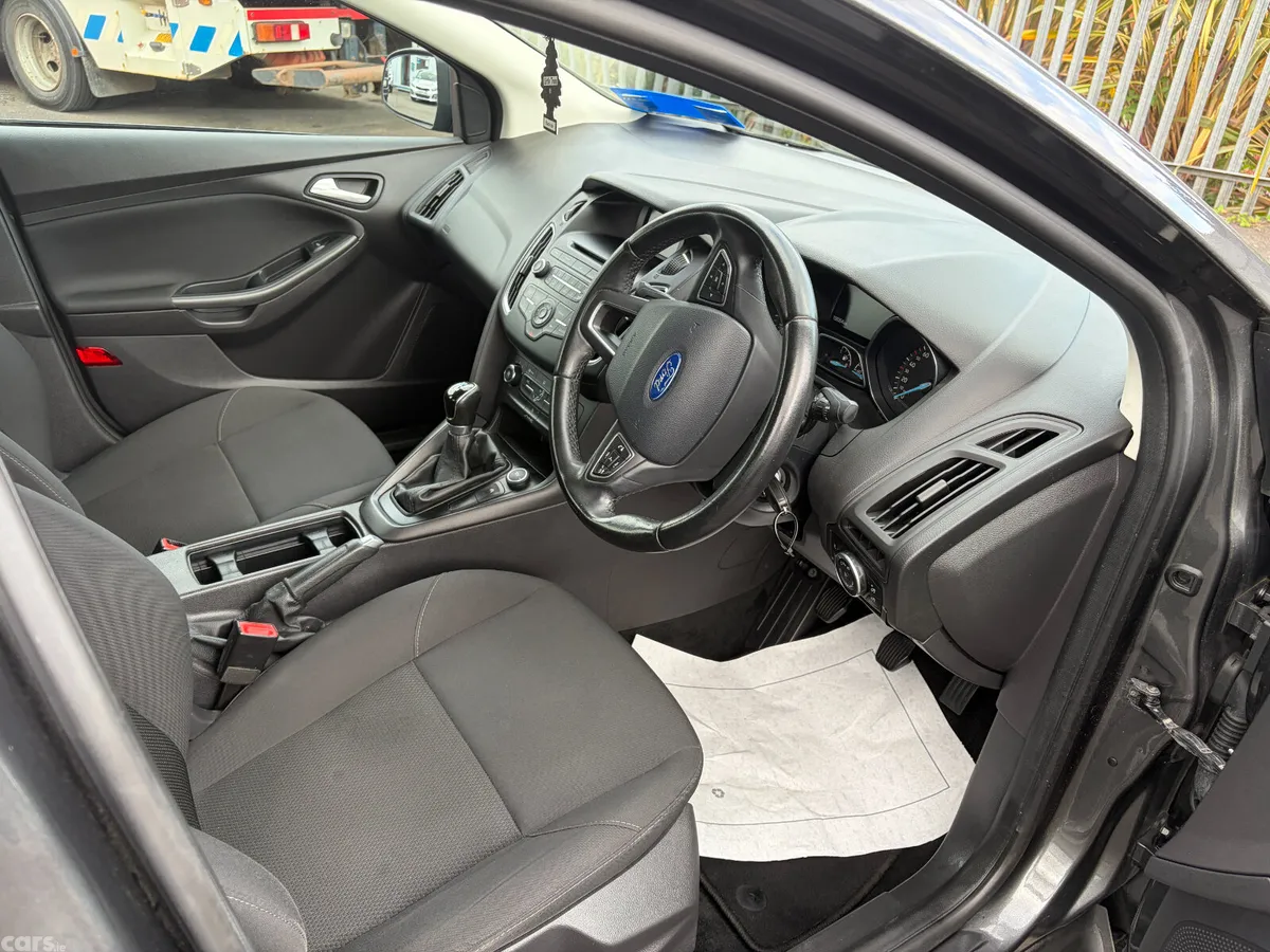 Ford Focus Saloon, Petrol, 2016, Grey
