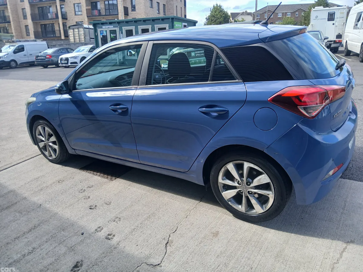 Hyundai i20 Hatchback, Petrol, 2017, Blue