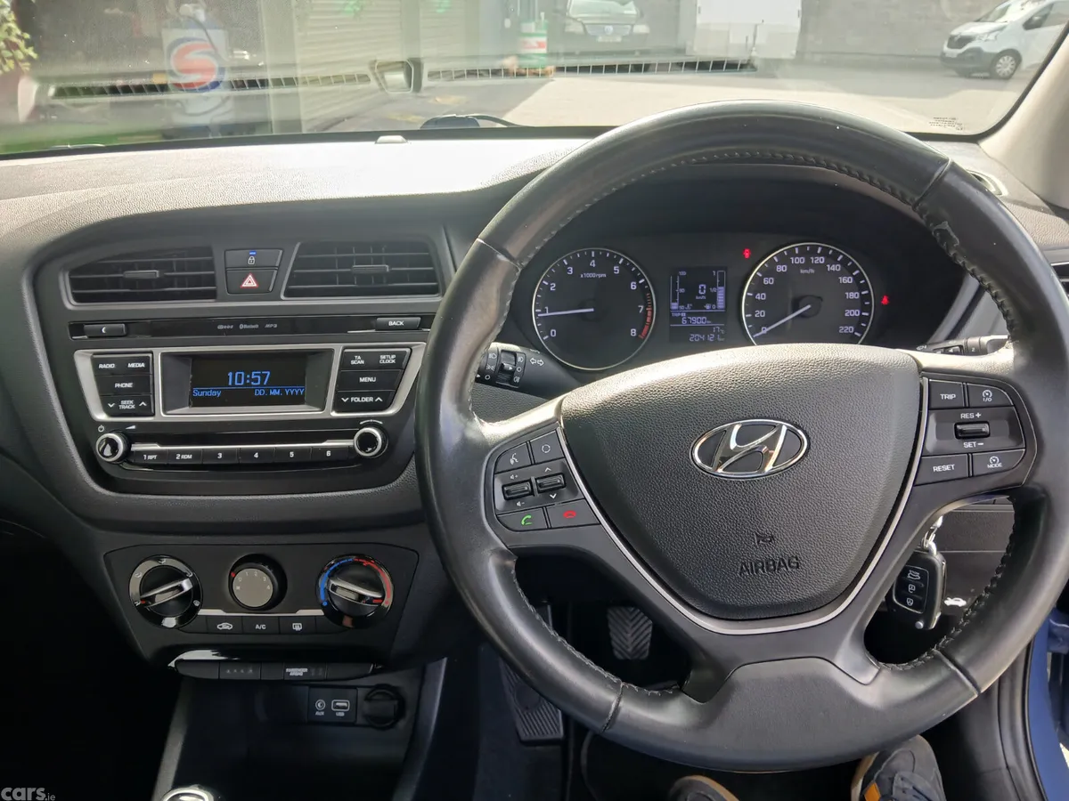 Hyundai i20 Hatchback, Petrol, 2017, Blue