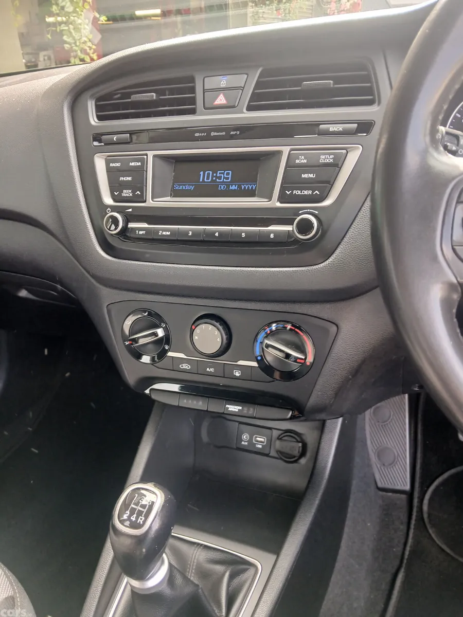 Hyundai i20 Hatchback, Petrol, 2017, Blue