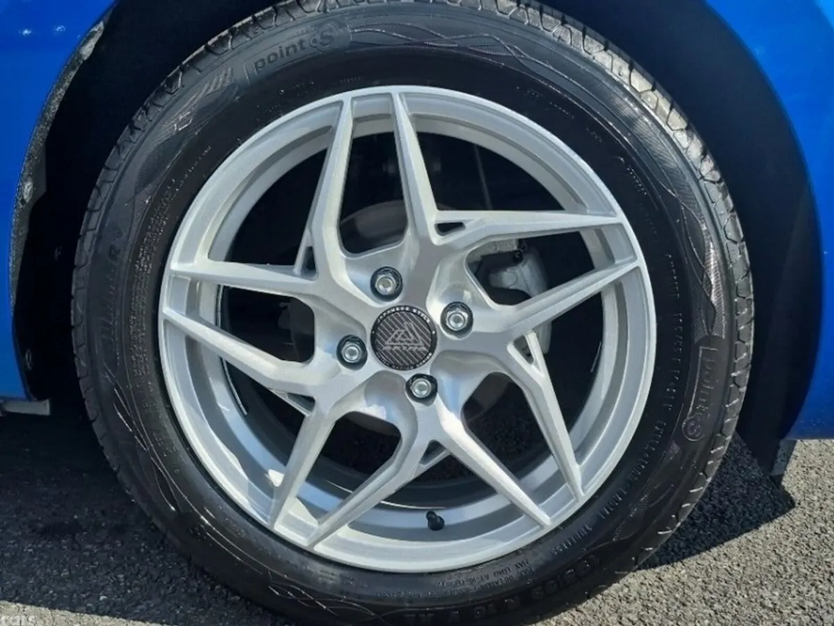 Suzuki Swift Hatchback, Petrol, 2022, Blue