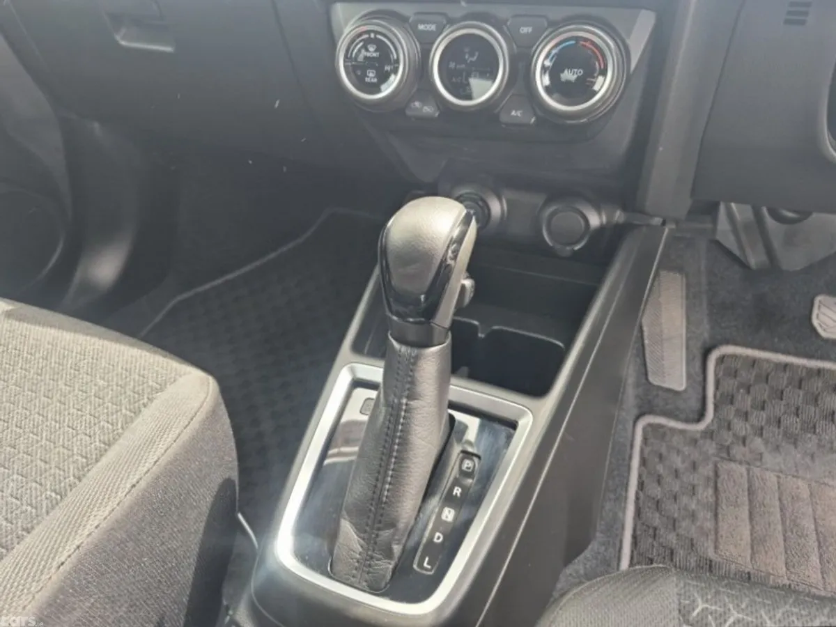 Suzuki Swift Hatchback, Petrol, 2022, Blue