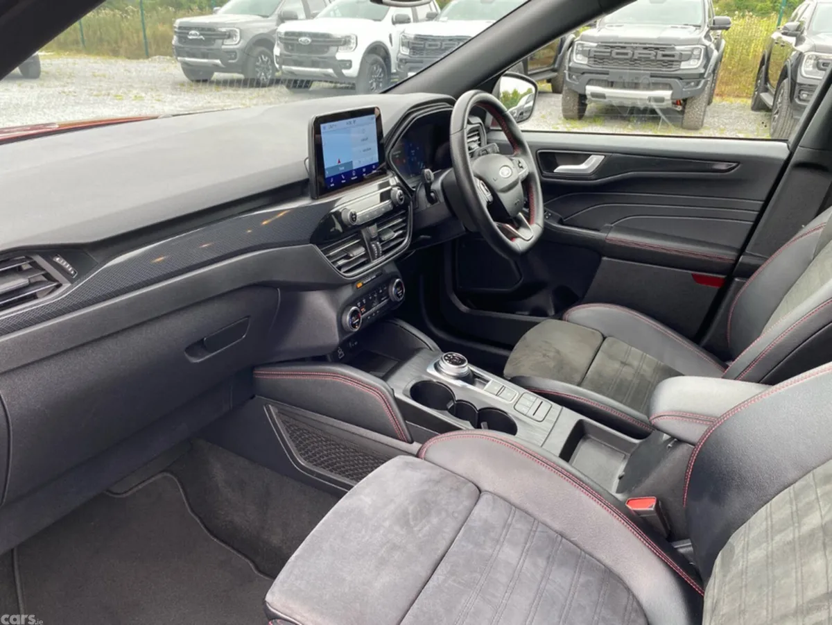 Ford Kuga MPV, Petrol Plug-in Hybrid, 2023, Red