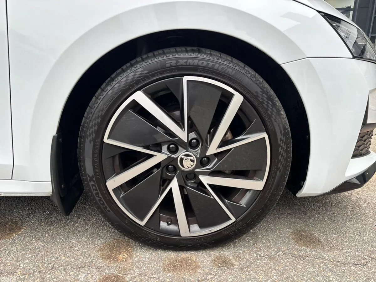 Skoda Octavia Saloon, Diesel, 2025, White
