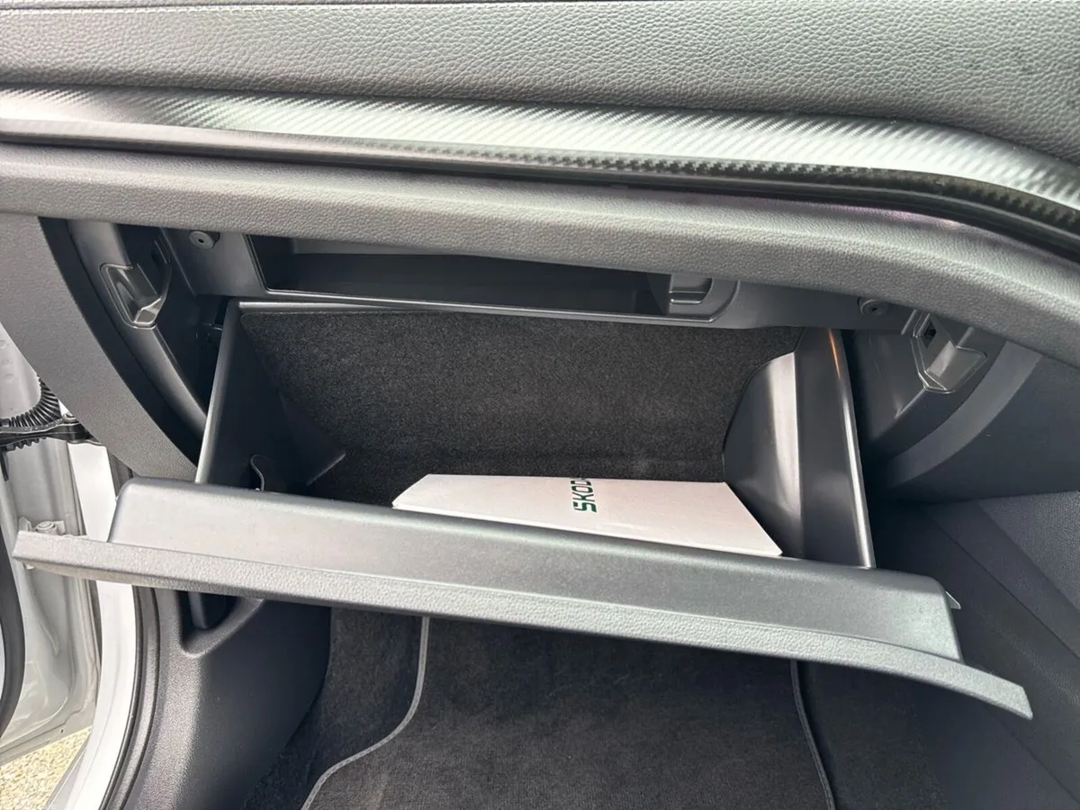 Skoda Octavia Saloon, Diesel, 2025, White