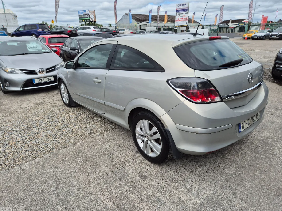 Opel Astra Hatchback, Petrol, 2007, Yellow