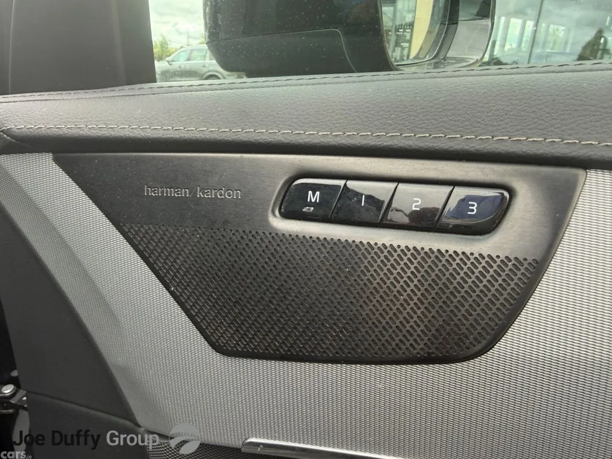 Volvo XC90 SUV, Petrol Plug-in Hybrid, 2024, Black