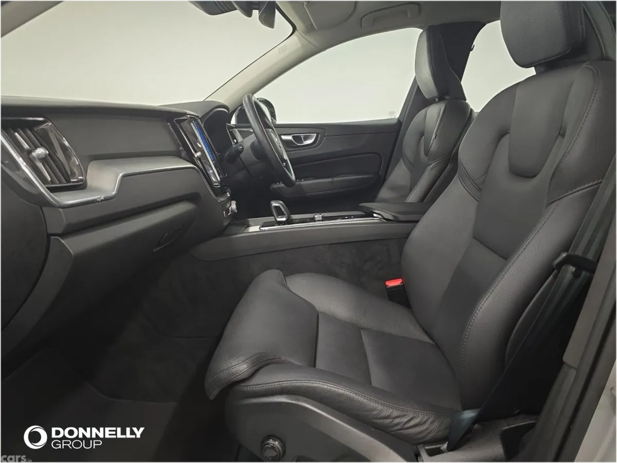 Volvo XC60 Estate, Diesel, 2023, Silver