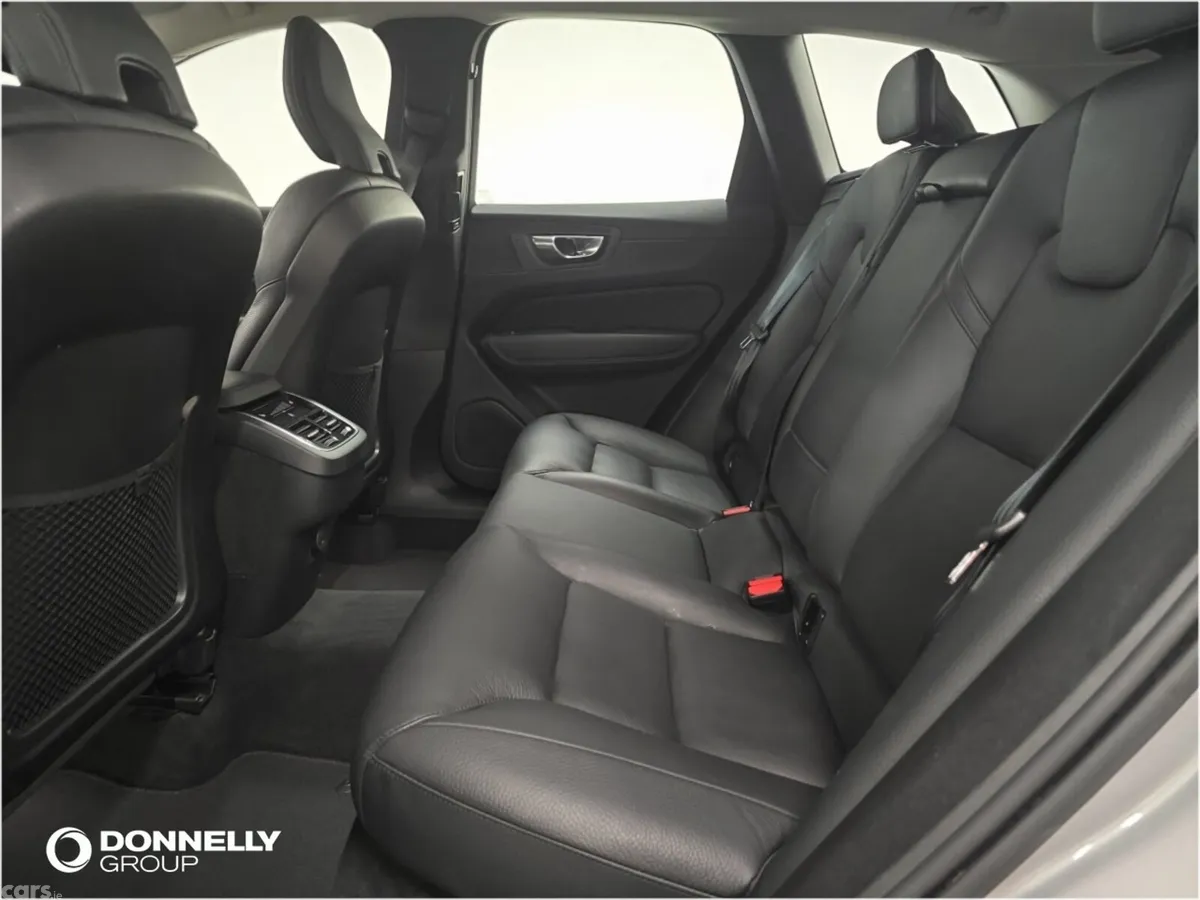 Volvo XC60 Estate, Diesel, 2023, Silver