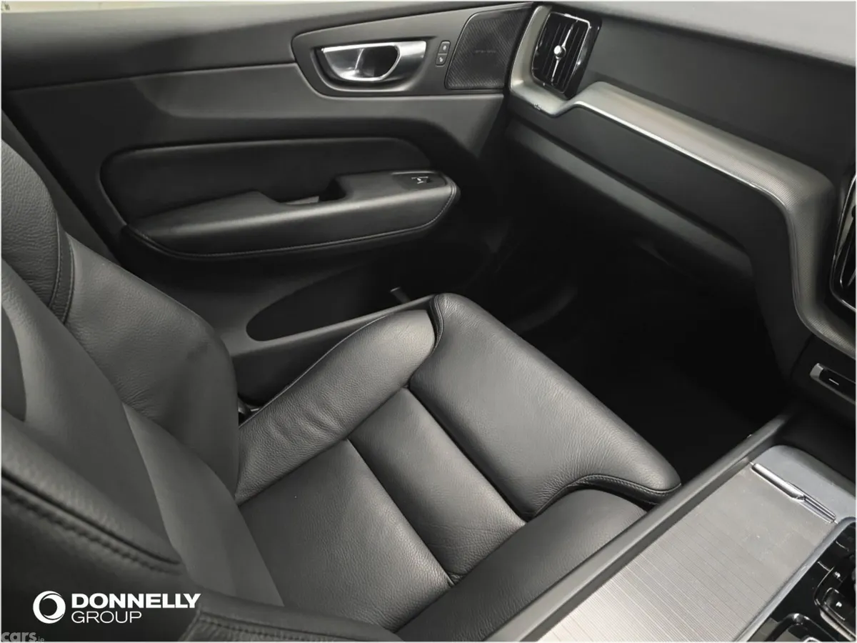 Volvo XC60 Estate, Diesel, 2023, Silver