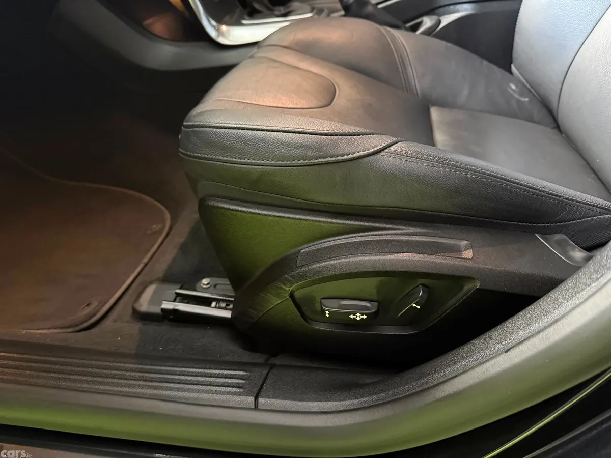 Volvo V40 Hatchback, Petrol, 2013, Black