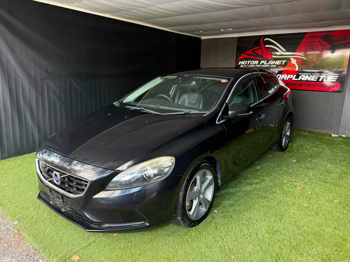 Volvo V40 Hatchback, Petrol, 2013, Black