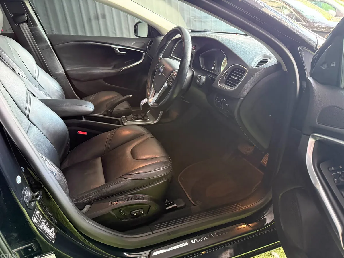 Volvo V40 Hatchback, Petrol, 2013, Black