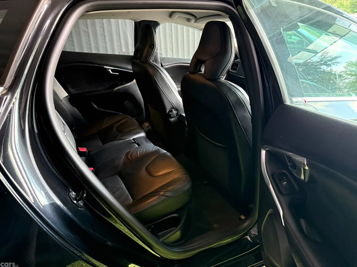Volvo V40 Hatchback, Petrol, 2013, Black