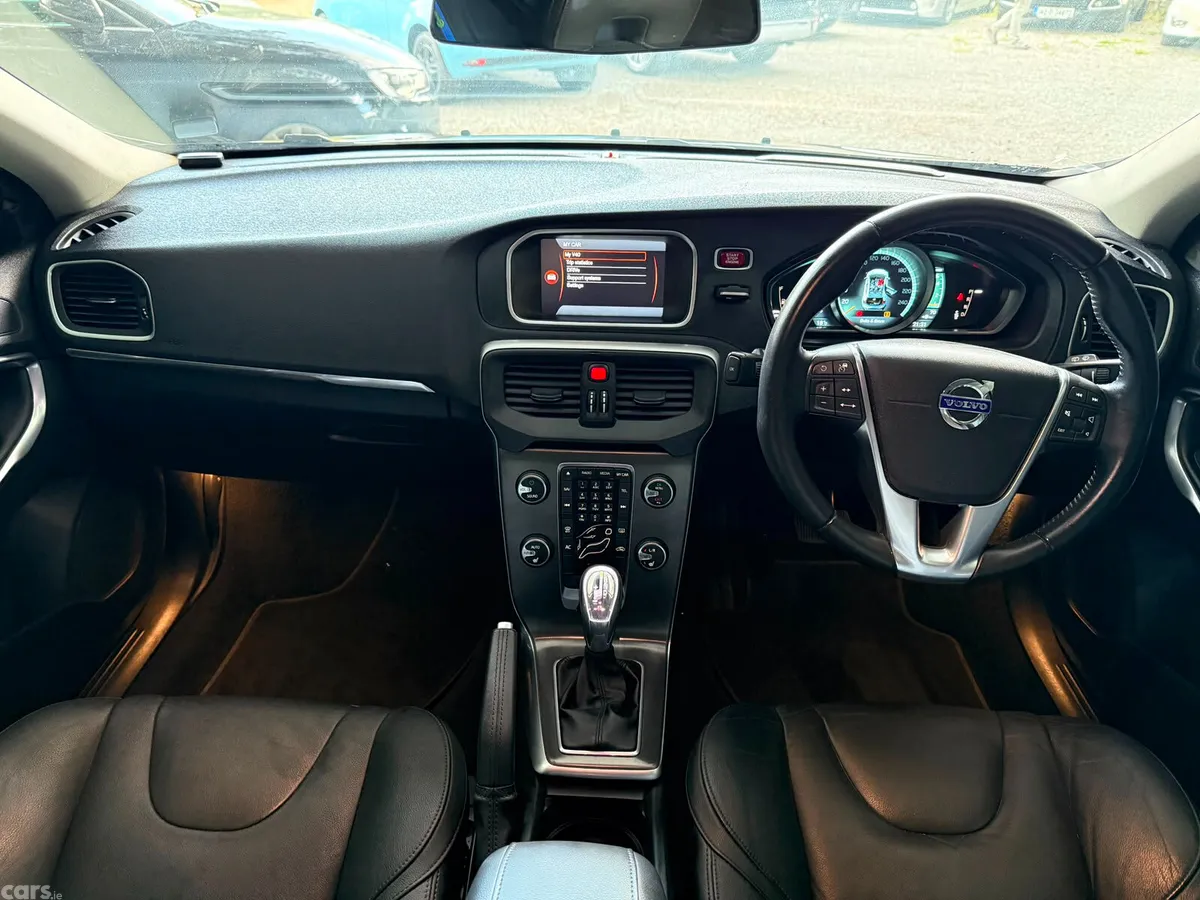 Volvo V40 Hatchback, Petrol, 2013, Black