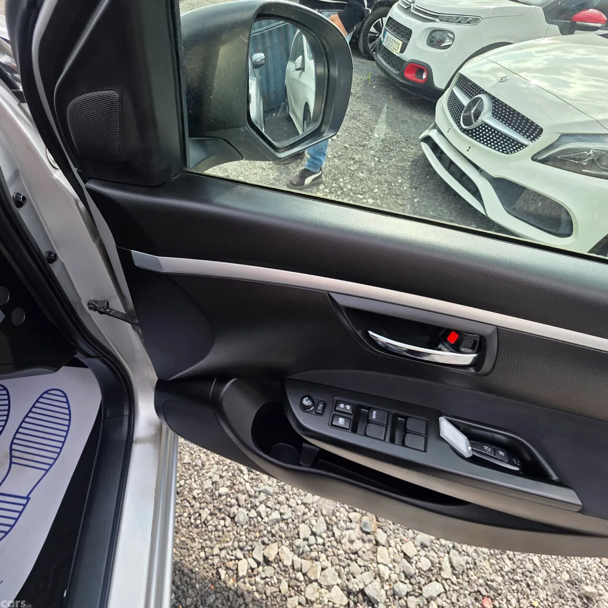 Suzuki Swift Hatchback, Petrol, 2015, Silver
