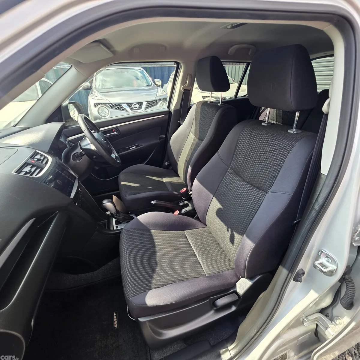 Suzuki Swift Hatchback, Petrol, 2015, Silver