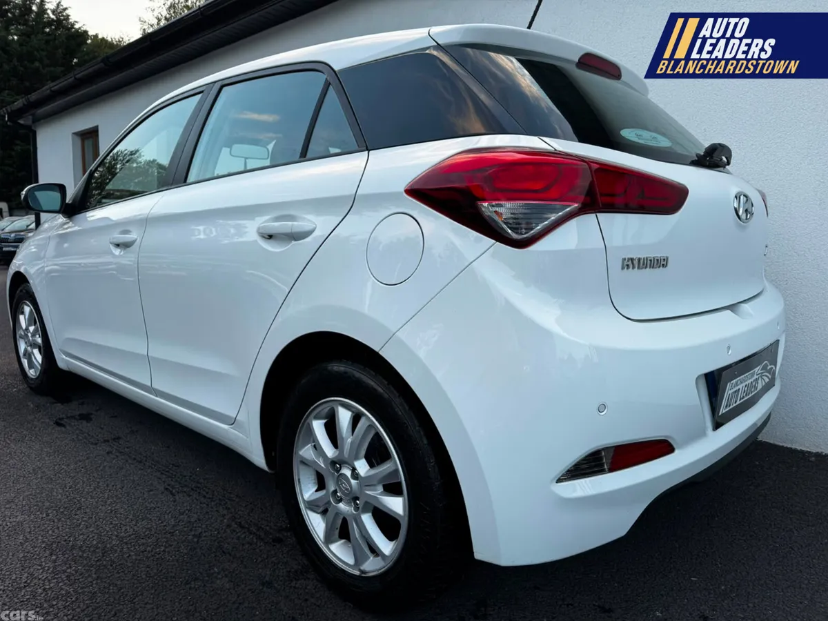 Hyundai i20 Hatchback, Petrol, 2017, White