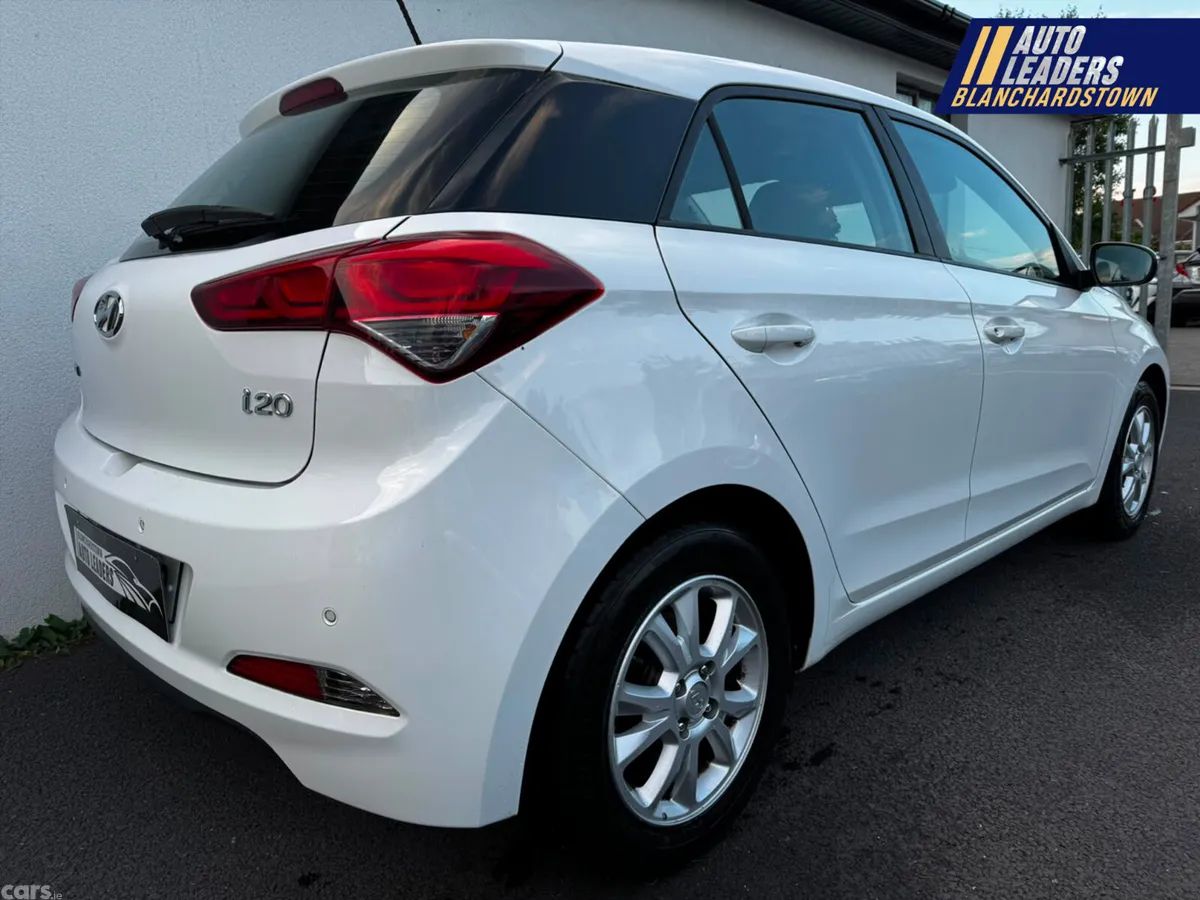 Hyundai i20 Hatchback, Petrol, 2017, White