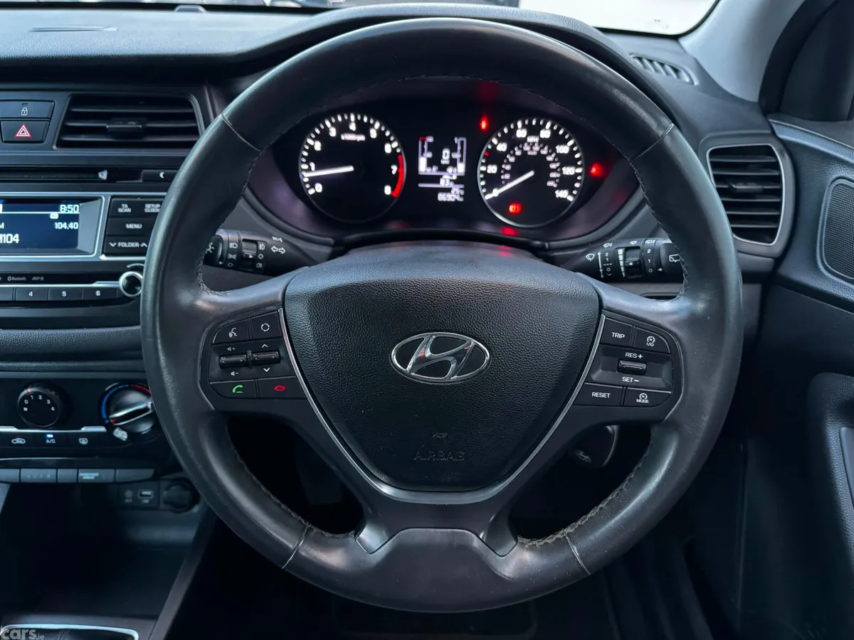 Hyundai i20 Hatchback, Petrol, 2017, White