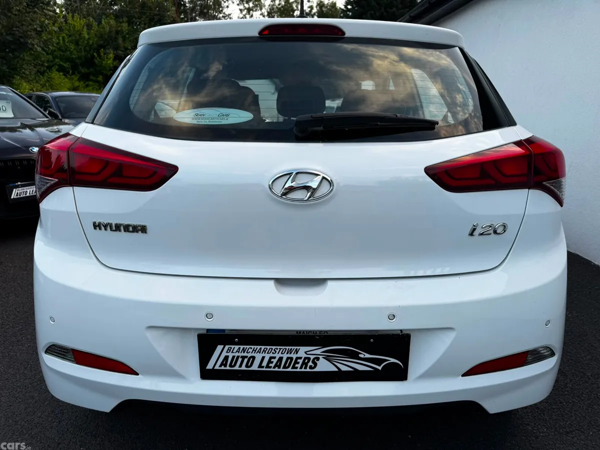 Hyundai i20 Hatchback, Petrol, 2017, White