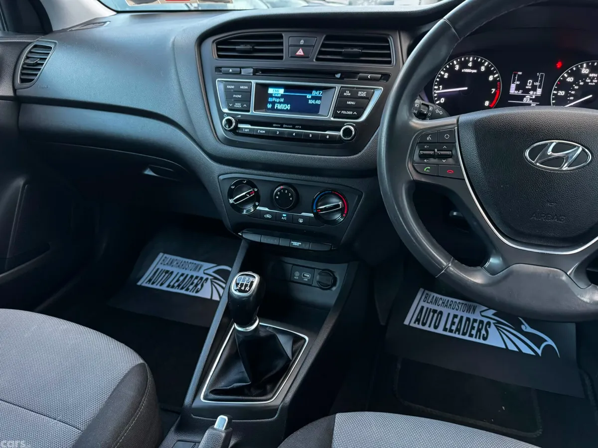 Hyundai i20 Hatchback, Petrol, 2017, White