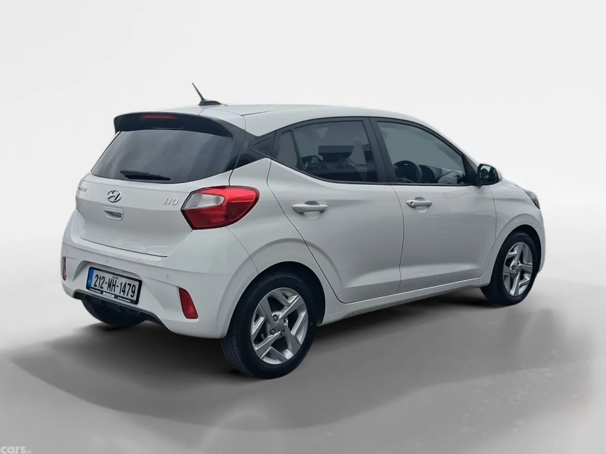 Hyundai i10 Hatchback, Petrol, 2021, White