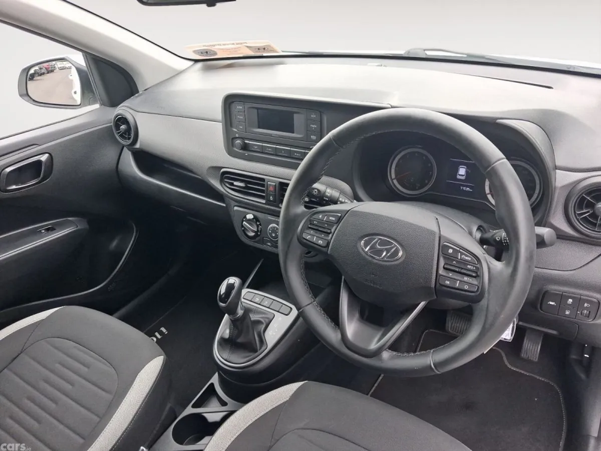Hyundai i10 Hatchback, Petrol, 2021, White