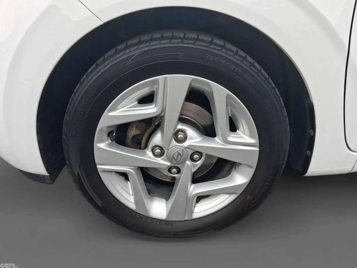 Hyundai i10 Hatchback, Petrol, 2021, White