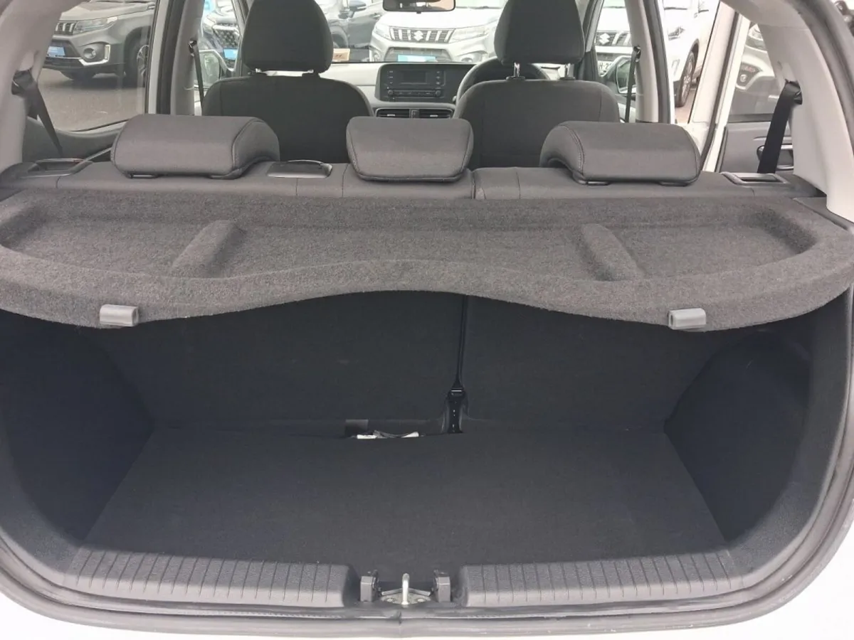 Hyundai i10 Hatchback, Petrol, 2021, White