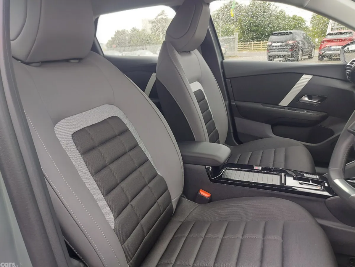 Citroen C4 Saloon, Petrol Hybrid, 2027, Green