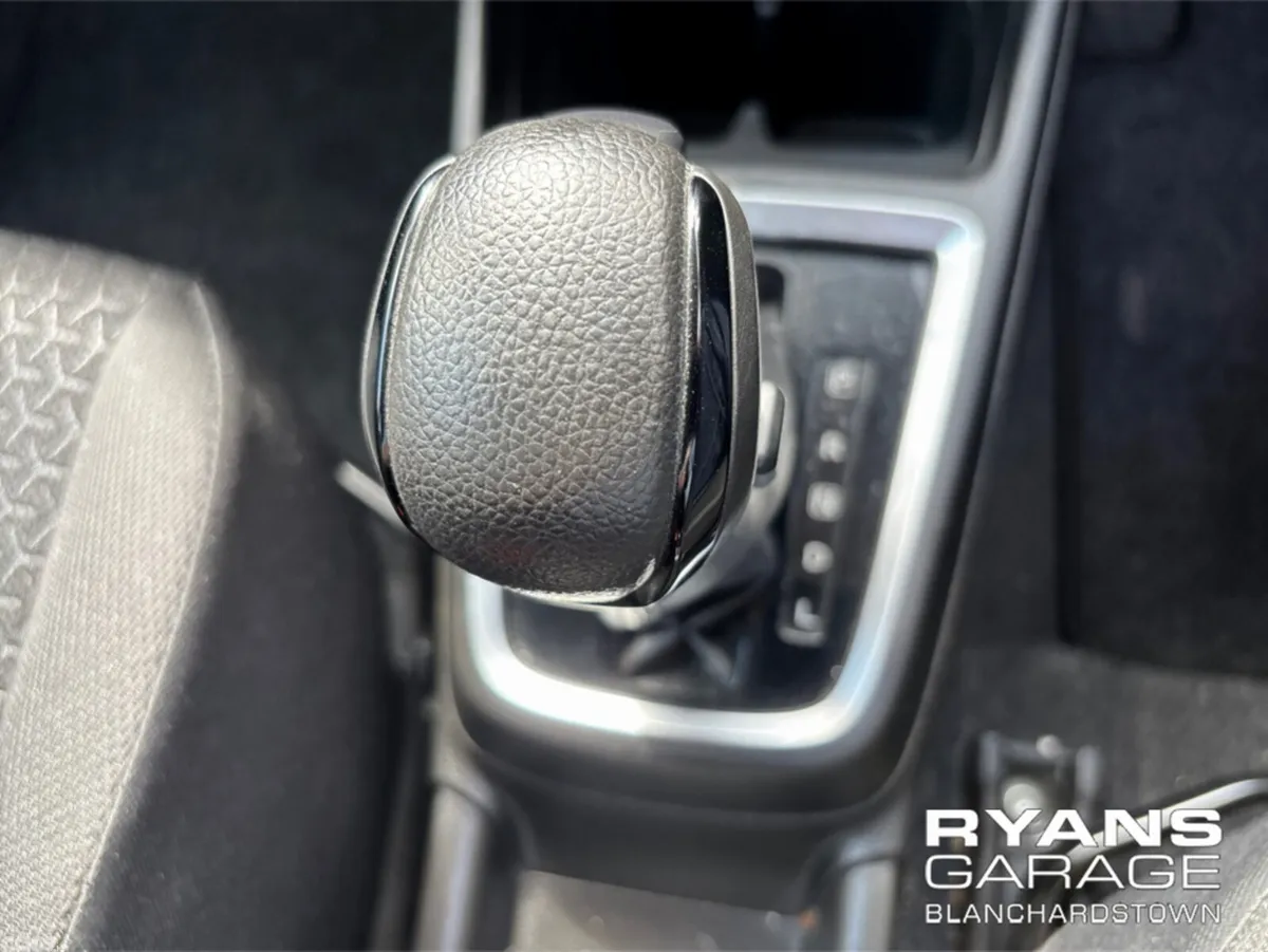 Suzuki Swift Hatchback, Petrol, 2023, Silver