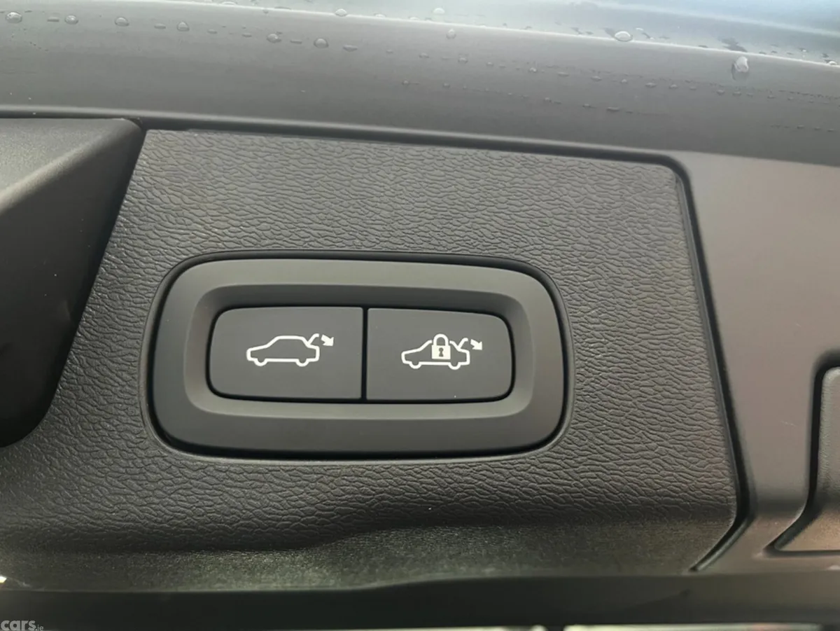 Volvo XC60 SUV, Petrol Hybrid, 2021, White