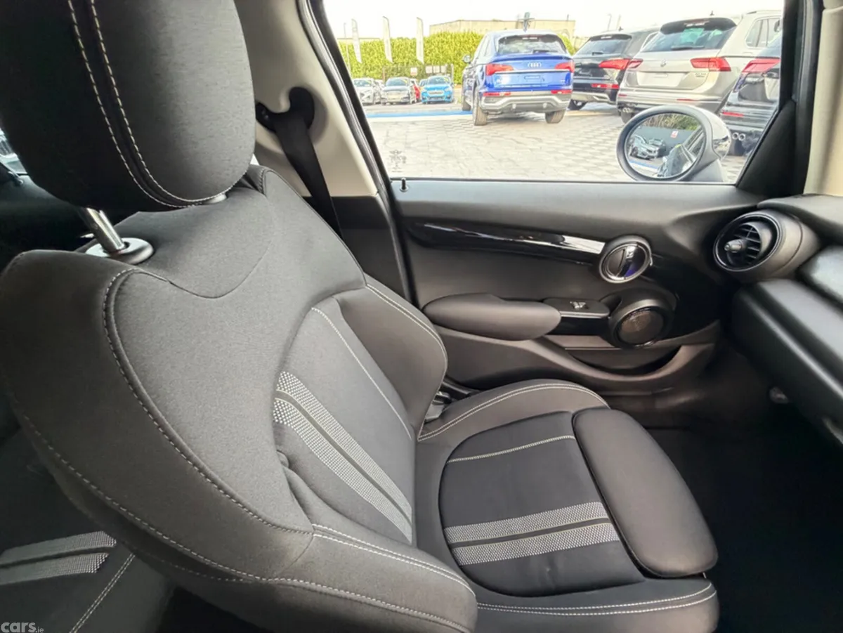Mini Cooper Hatchback, Diesel, 2018, Blue
