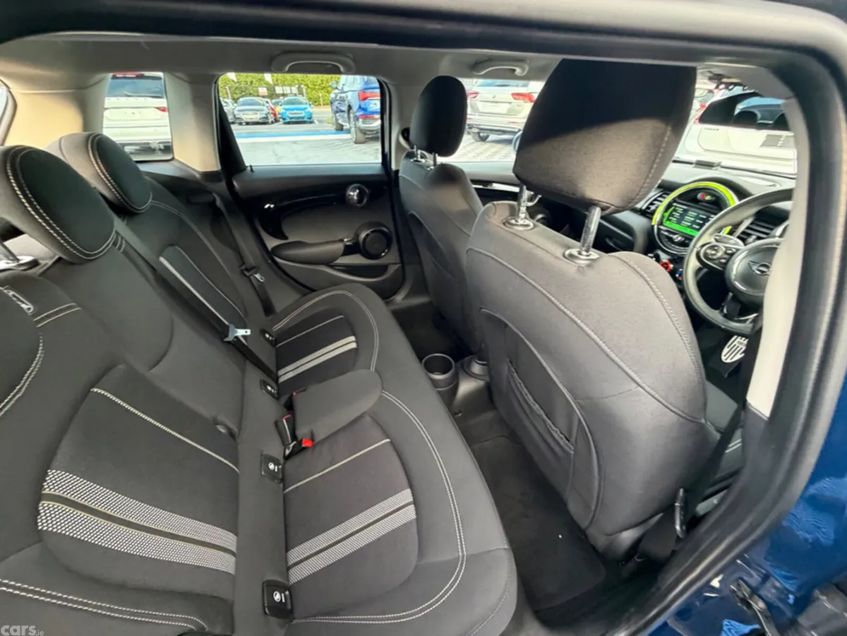 Mini Cooper Hatchback, Diesel, 2018, Blue
