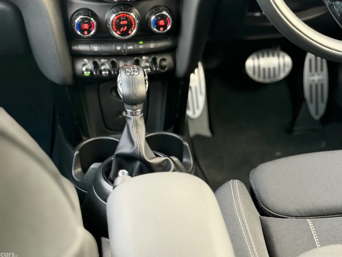Mini Cooper Hatchback, Diesel, 2018, Blue