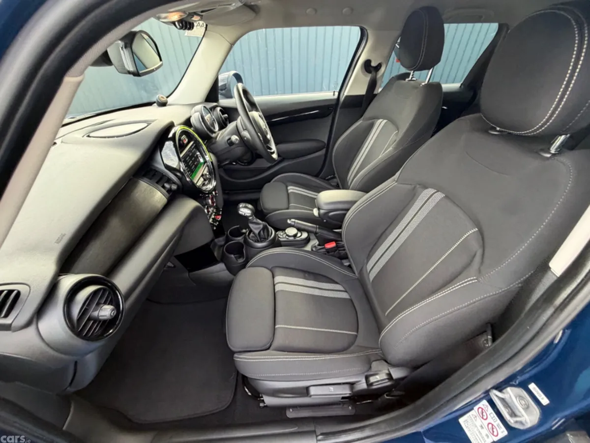 Mini Cooper Hatchback, Diesel, 2018, Blue
