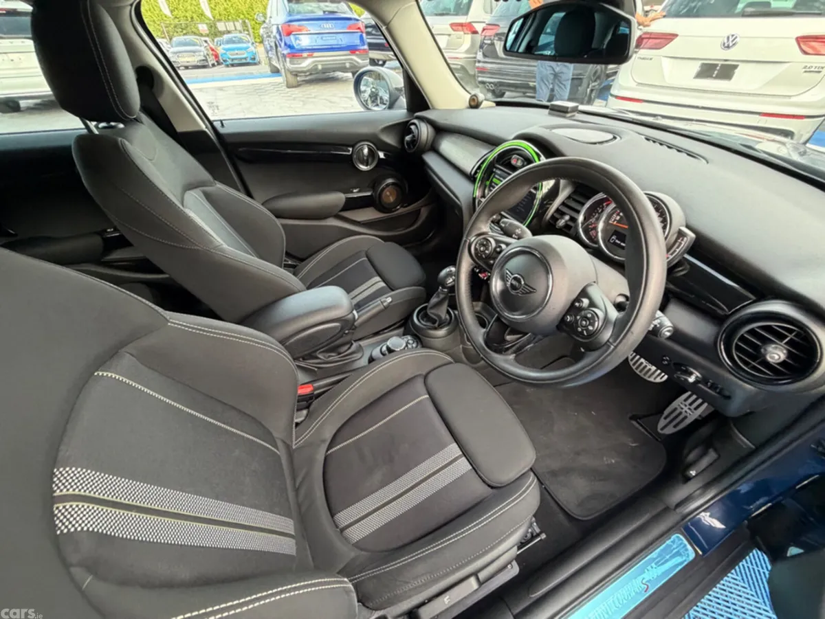 Mini Cooper Hatchback, Diesel, 2018, Blue