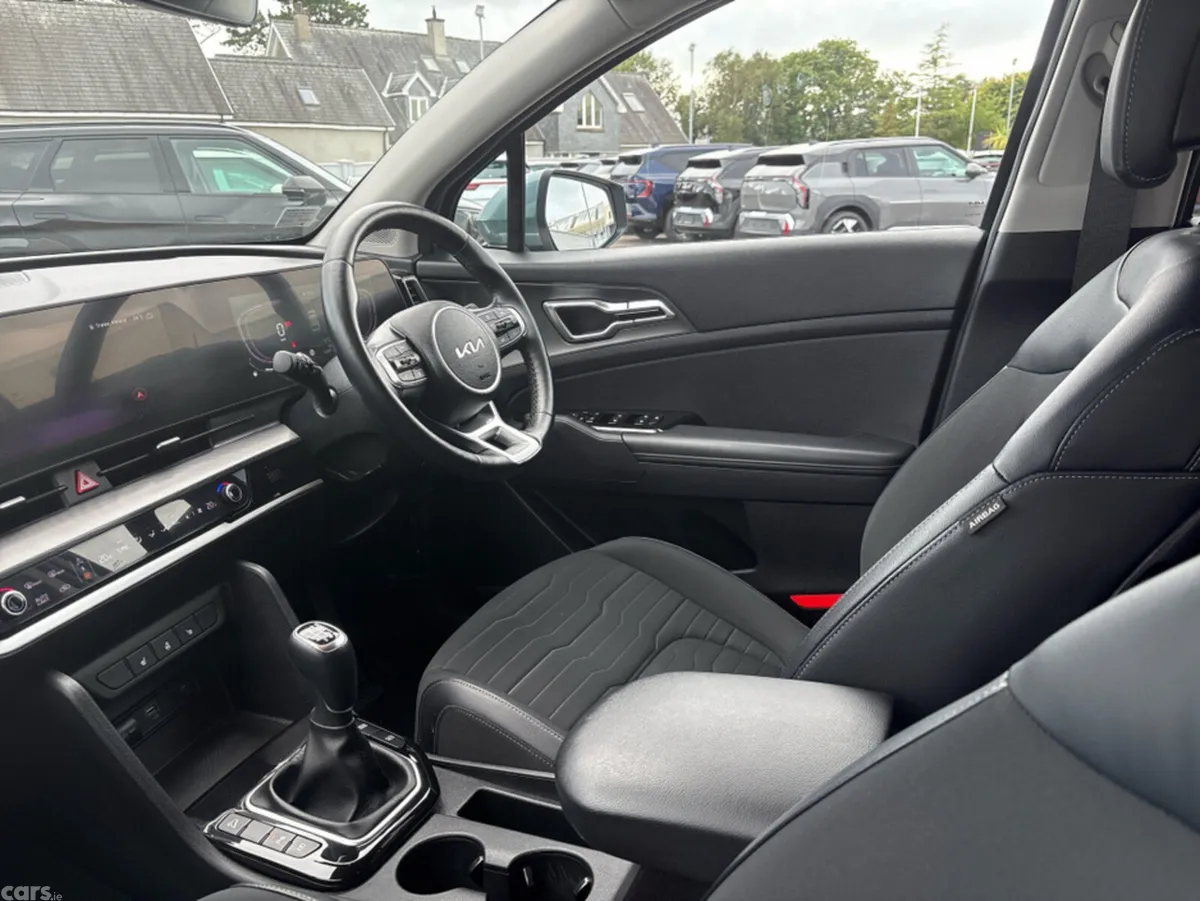 Kia Sportage MPV, Diesel, 2023, Grey