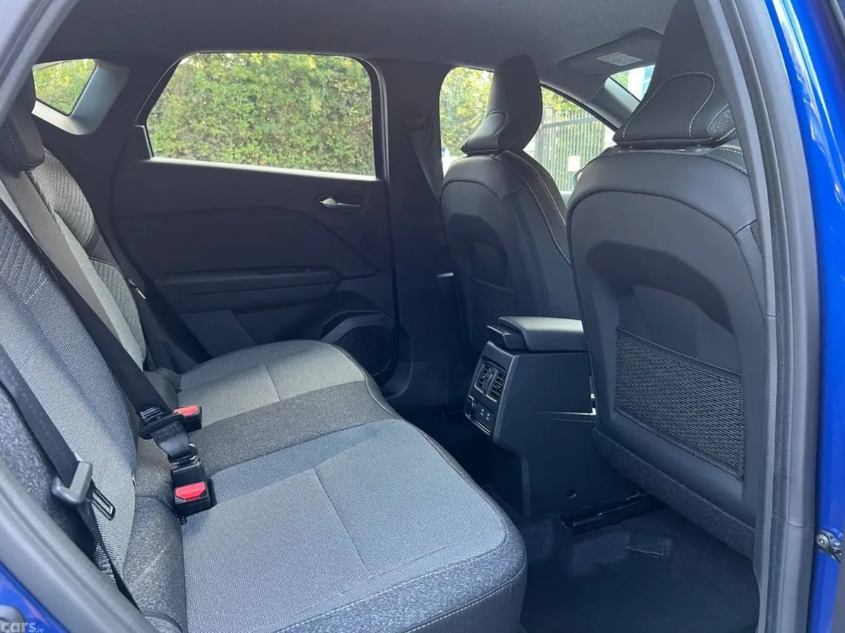 Renault Captur SUV, Petrol Hybrid, 2026, Blue