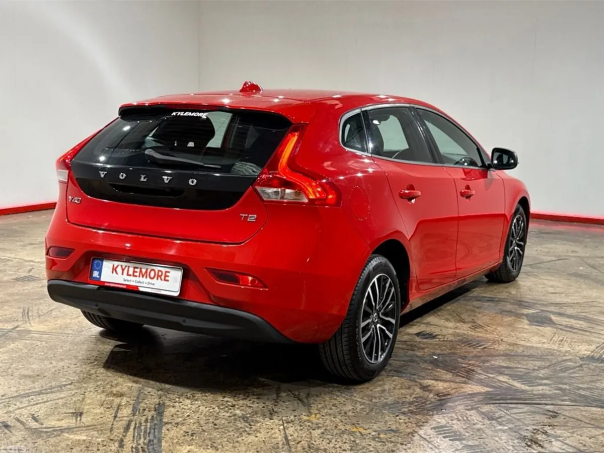 Volvo V40 Hatchback, Petrol, 2019, Red