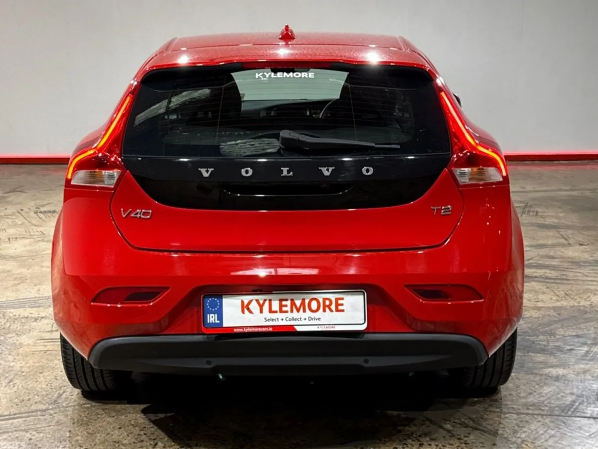 Volvo V40 Hatchback, Petrol, 2019, Red