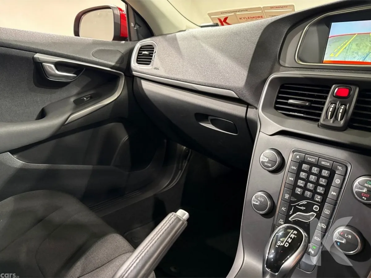 Volvo V40 Hatchback, Petrol, 2019, Red