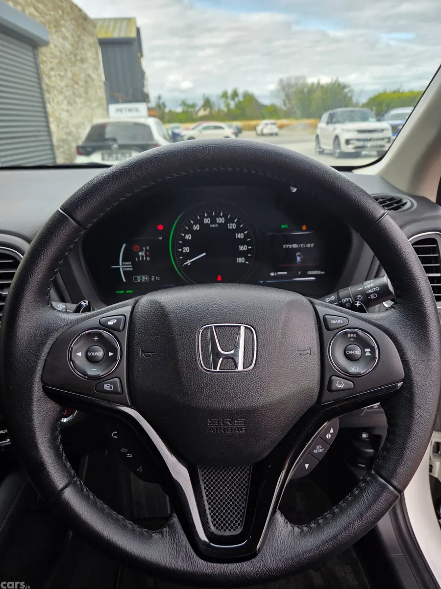 Honda Vezel MPV, Petrol Hybrid, 2016, White