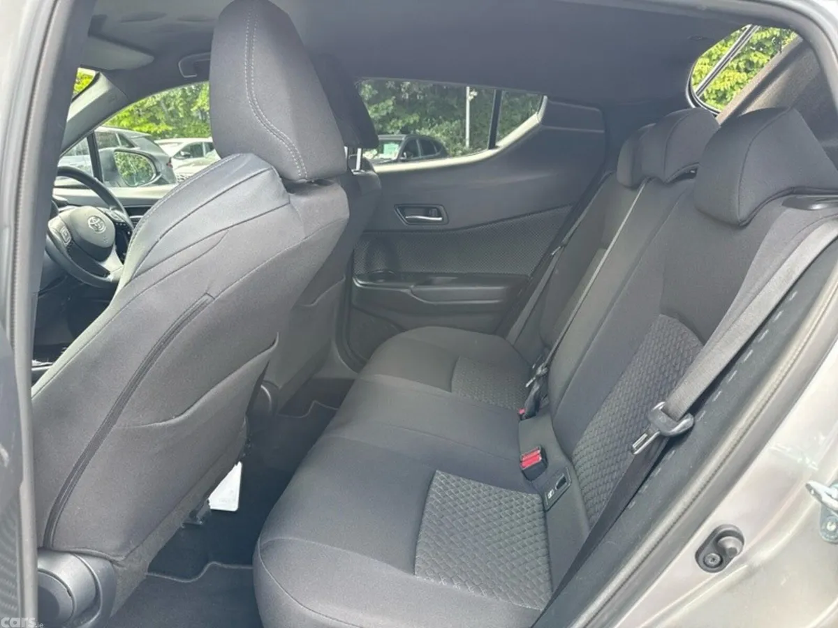 Toyota C-HR SUV, Petrol Hybrid, 2023, Silver