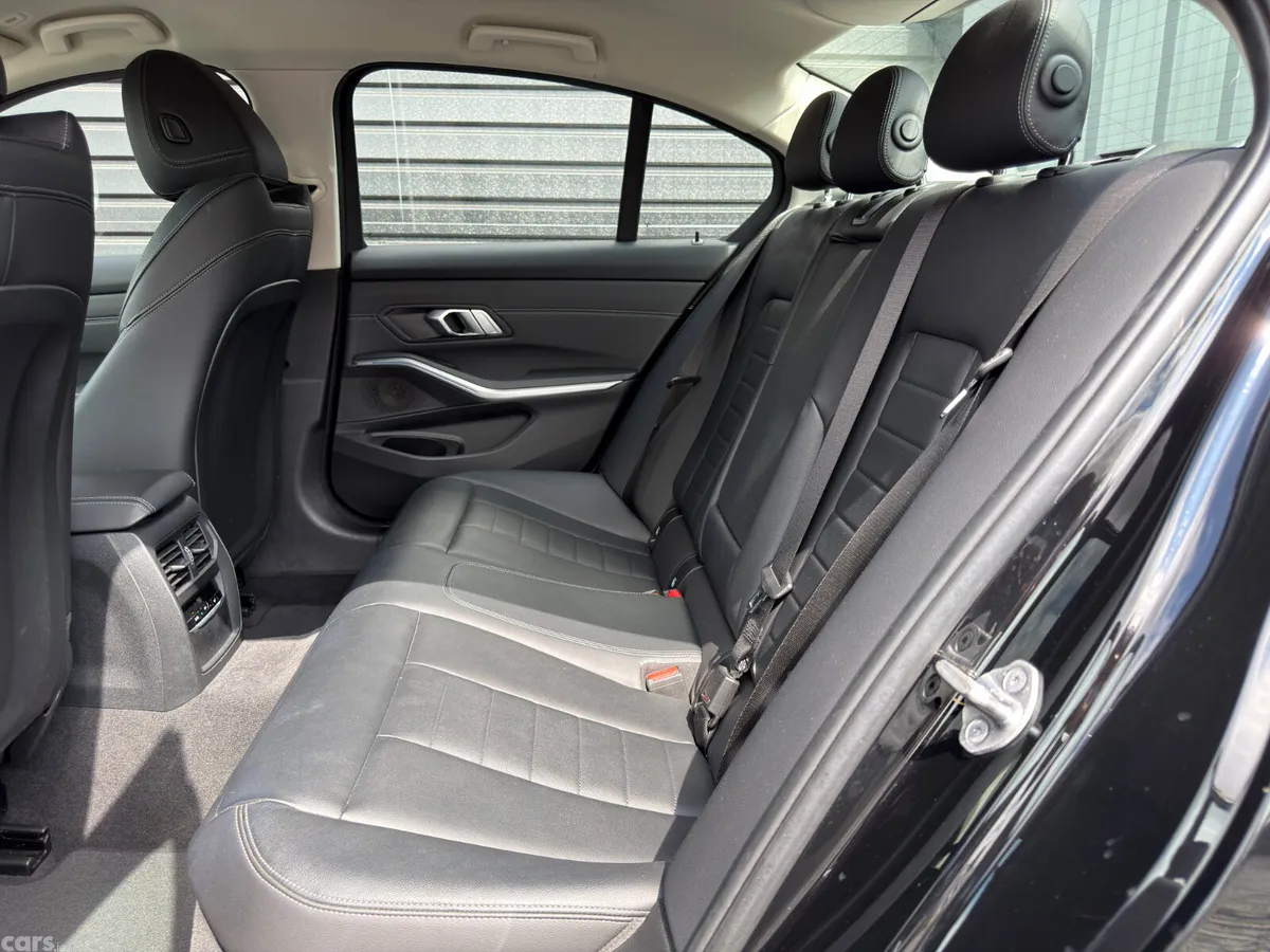 BMW 3-Series Saloon, Petrol Hybrid, 2022, Black