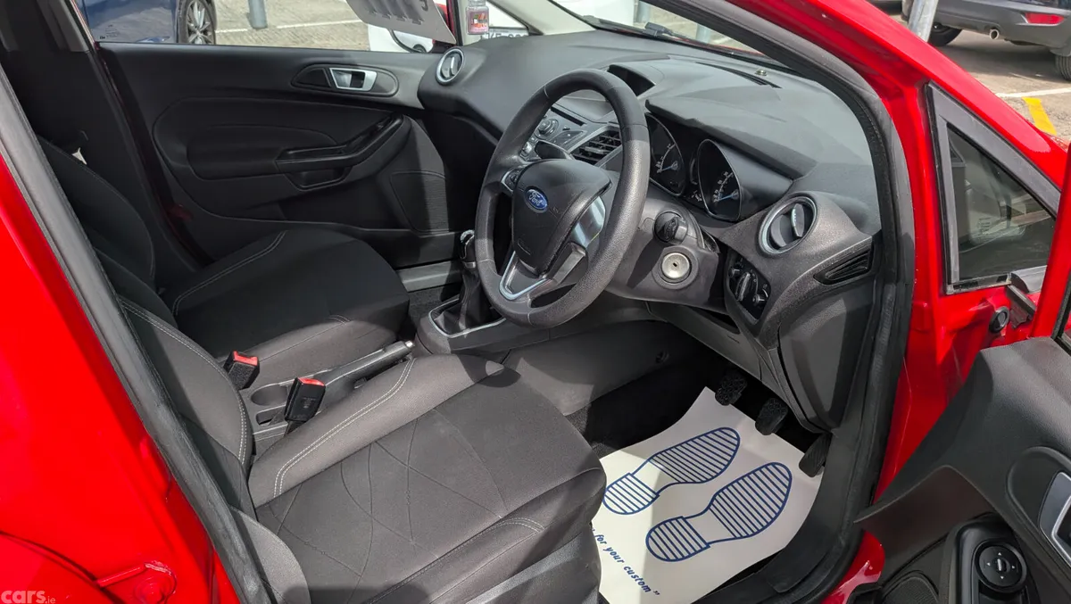 Ford Fiesta Hatchback, Petrol, 2014, Red