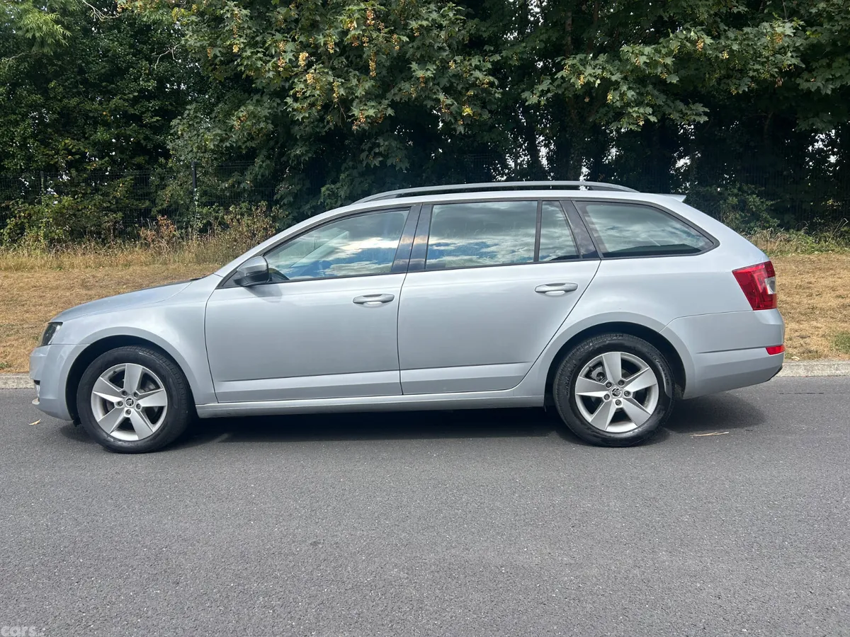 Skoda Octavia Estate, Petrol, 2015, Silver