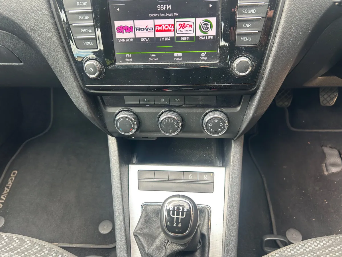 Skoda Octavia Estate, Petrol, 2015, Silver